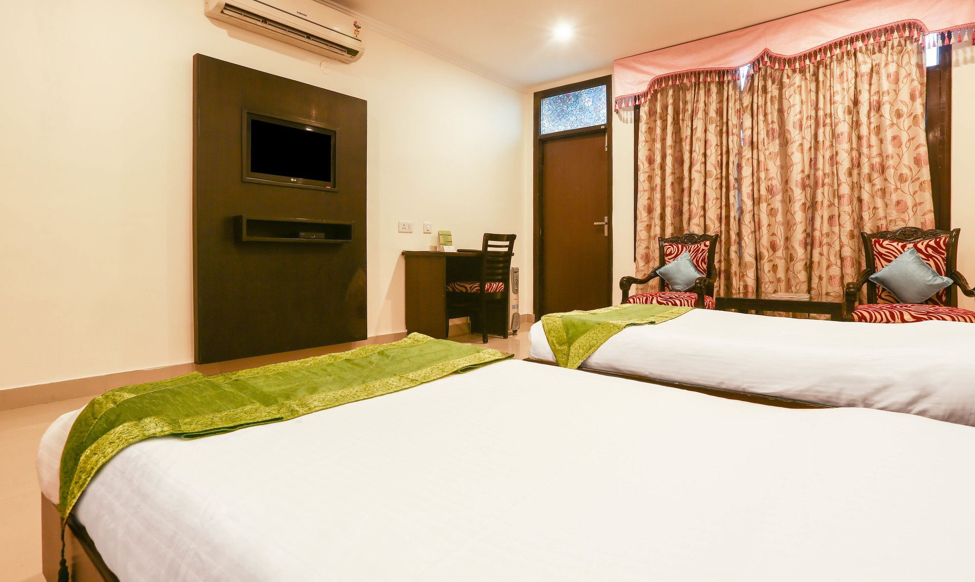 Treebo Trend Gk Conifer Hotel Dharamshala Exterior foto