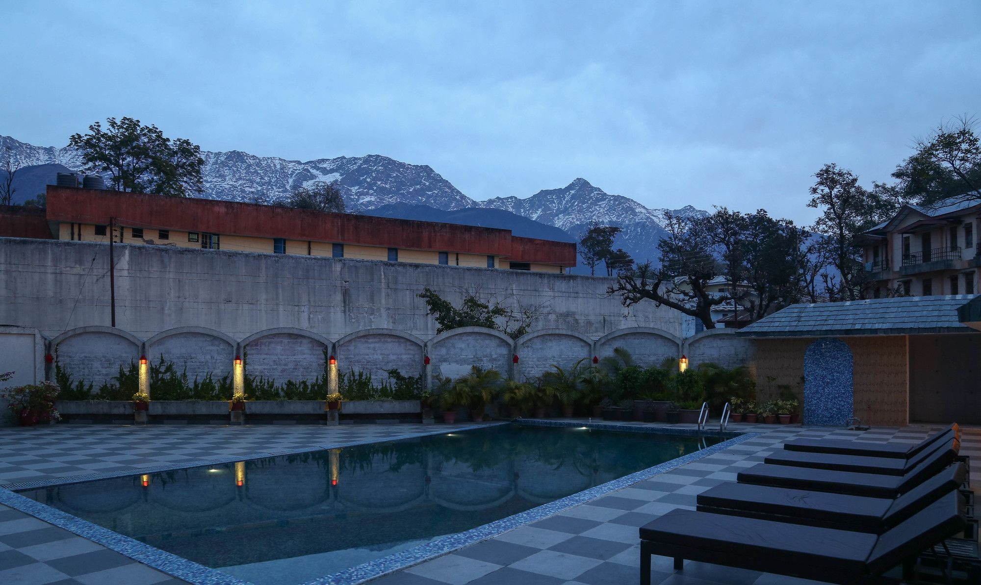 Treebo Trend Gk Conifer Hotel Dharamshala Exterior foto